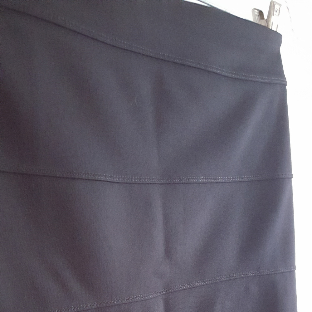 Black, stretchy mini-skirt
